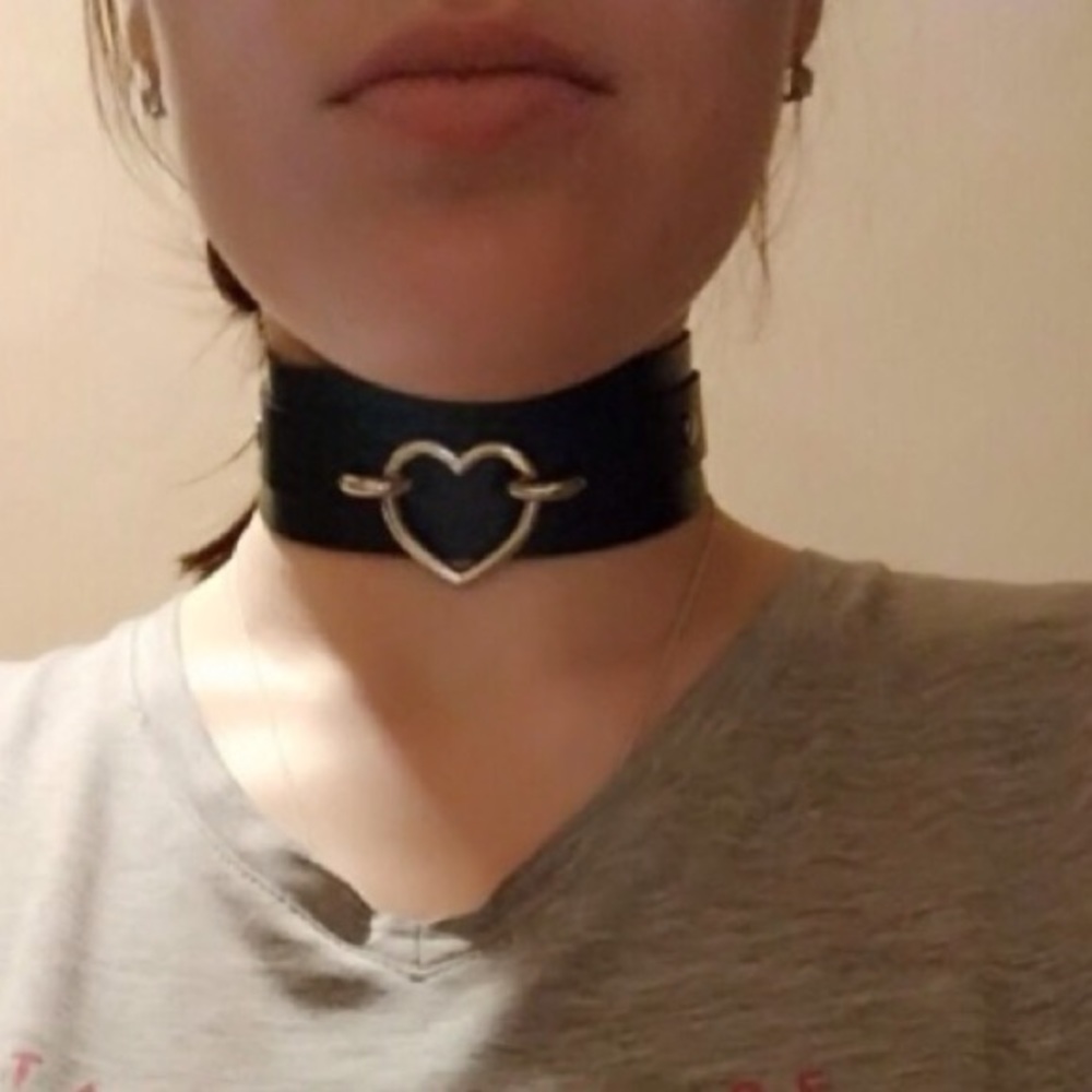 Sexy Harajuki  Handmade Punk Leather Heart Choker - Picture 3 of 5